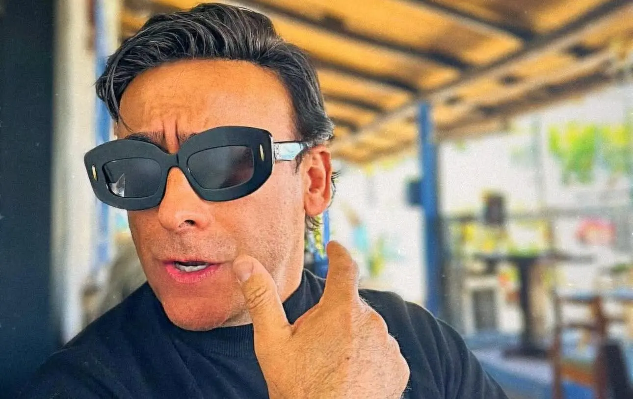 Adal Ramones regresa a TV Azteca como el conductor de La Granja VIP. Foto: IG @adalramones