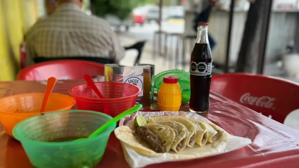 En este negocio local de Ciudad Victoria venden tacos de barbacoa al estilo veracruzano