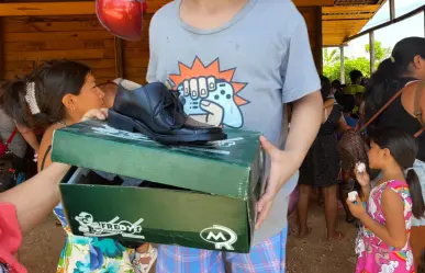 Mayas Eternos A.C. entrega 500 pares de zapatos a infancias del sur de Mérida