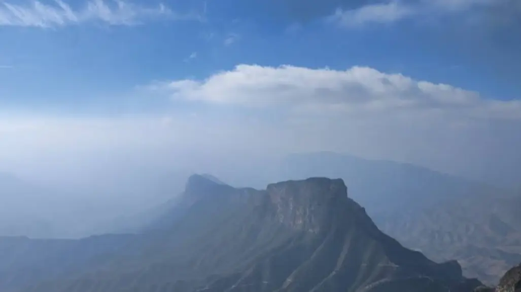 El destino secreto cerca de CDMX con cascadas, cañones y vistas impresionantes a las nubes
