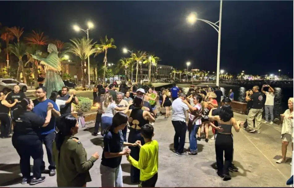 Los jueves son de Salsa pa´ la calle en el Malecón de La Paz. Foto: Héctor Romero.