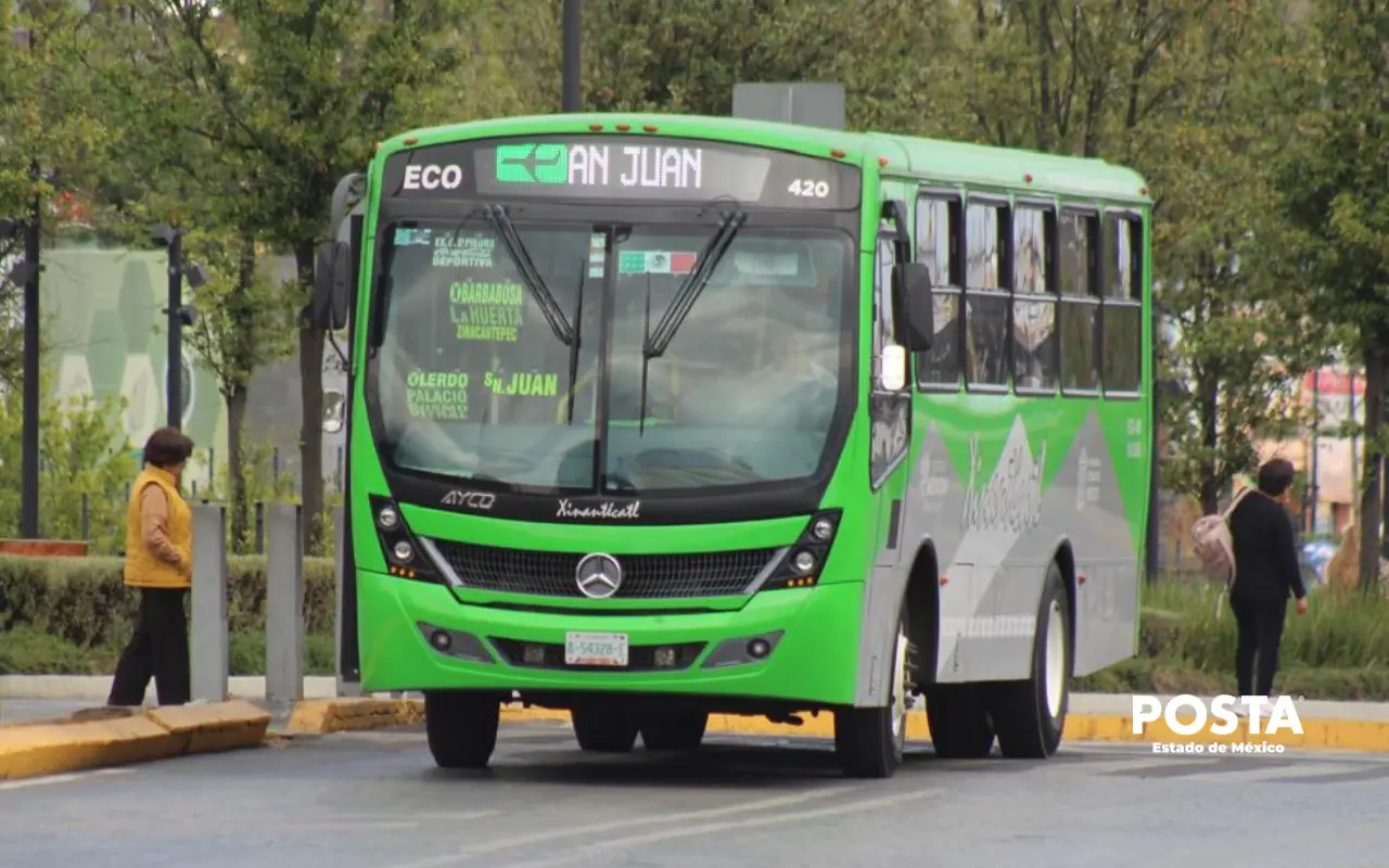 Camión en las calles de Toluca. Foto: Alberto Dzib