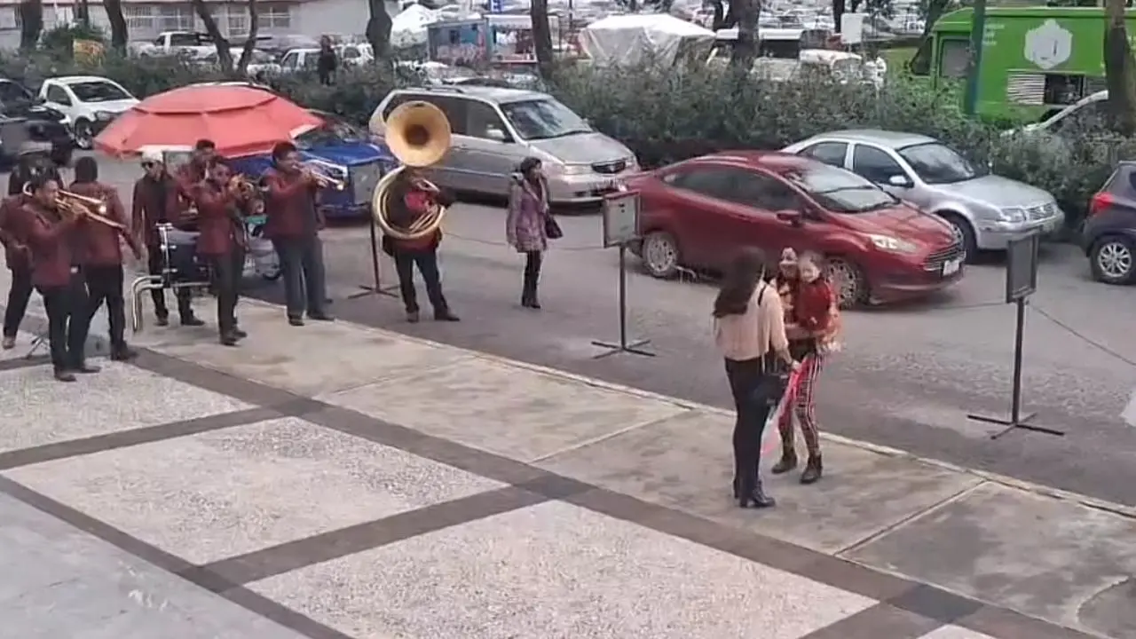 VIDEO | Mujer en Edomex convierte su divorcio en una fiesta. Foto: elvallemexicoo