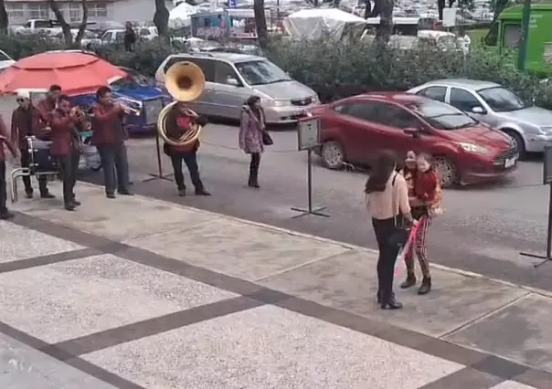 VIDEO | Mujer en Edomex convierte su divorcio en una fiesta