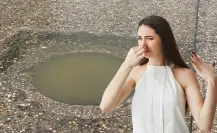 Persiste fuga de aguas negras a más de dos años en colonia de Ciudad Madero