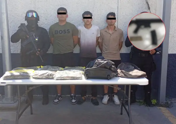 Policía de Monterrey asegura droga y arma larga; tres jóvenes fueron detenidos