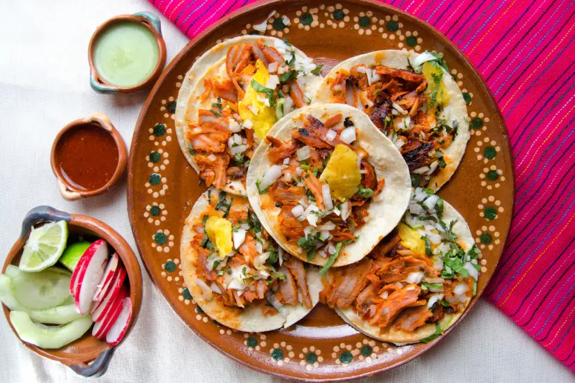 Para conmemorar la Independencia de México, es imprescindible disfrutar de platillos que simbolizan la herencia y tradición del país. Foto: Canva