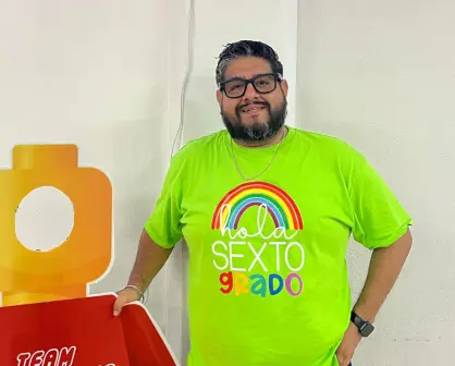 El Profe Chido" decora con impresionante temática su salón en Juárez