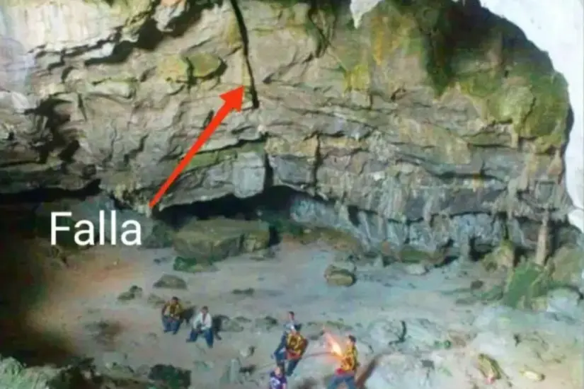 Falla geológica muy cercana a las zonas de construcción de la autopista Mante- Ocampo- Tula. Foto: Daniel Espinoza