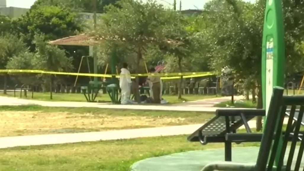 Descubren a hombre muerto en parque frente a secundaria de Guadalupe