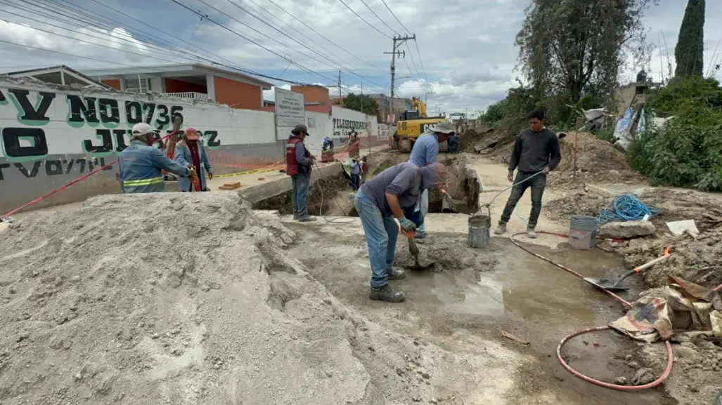 Socavón deja sin clases a más de 500 alumnos en Chimalhuacán, Edomex
