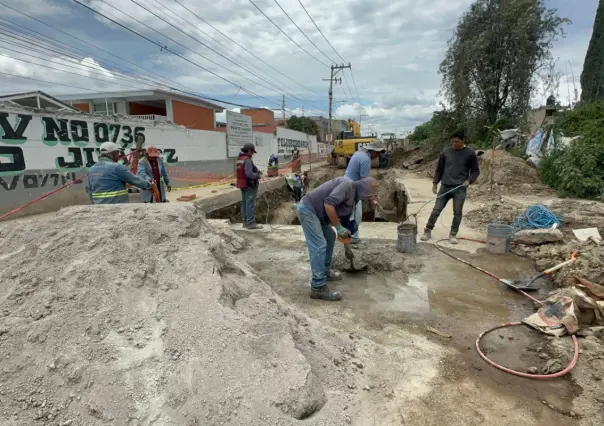 Socavón deja sin clases a más de 500 alumnos en Chimalhuacán, Edomex