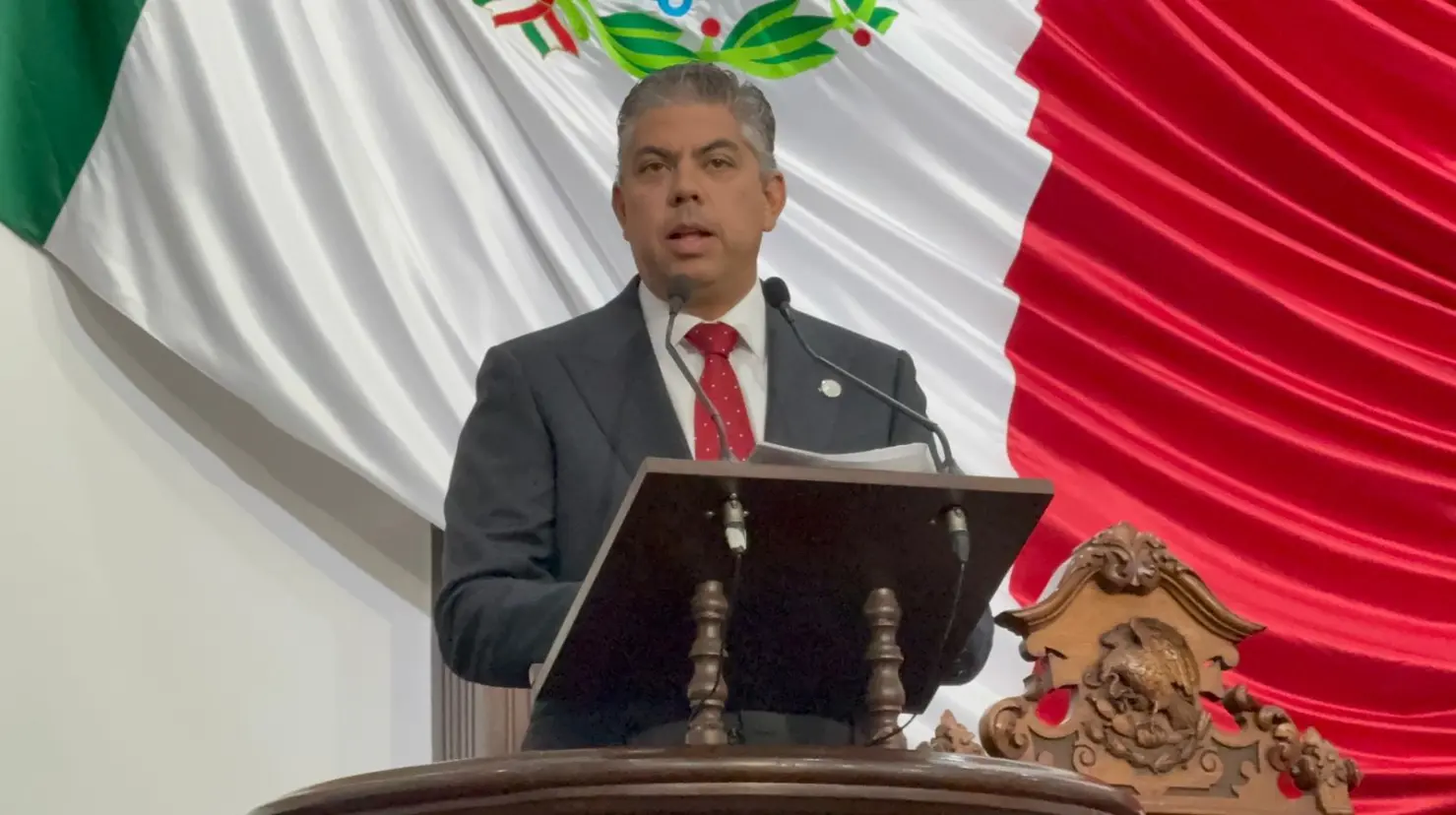 El diputado Alfredo Paredes cuestionó las carreras universitarias cortas. (Fotografía: Alfredo Paredes)