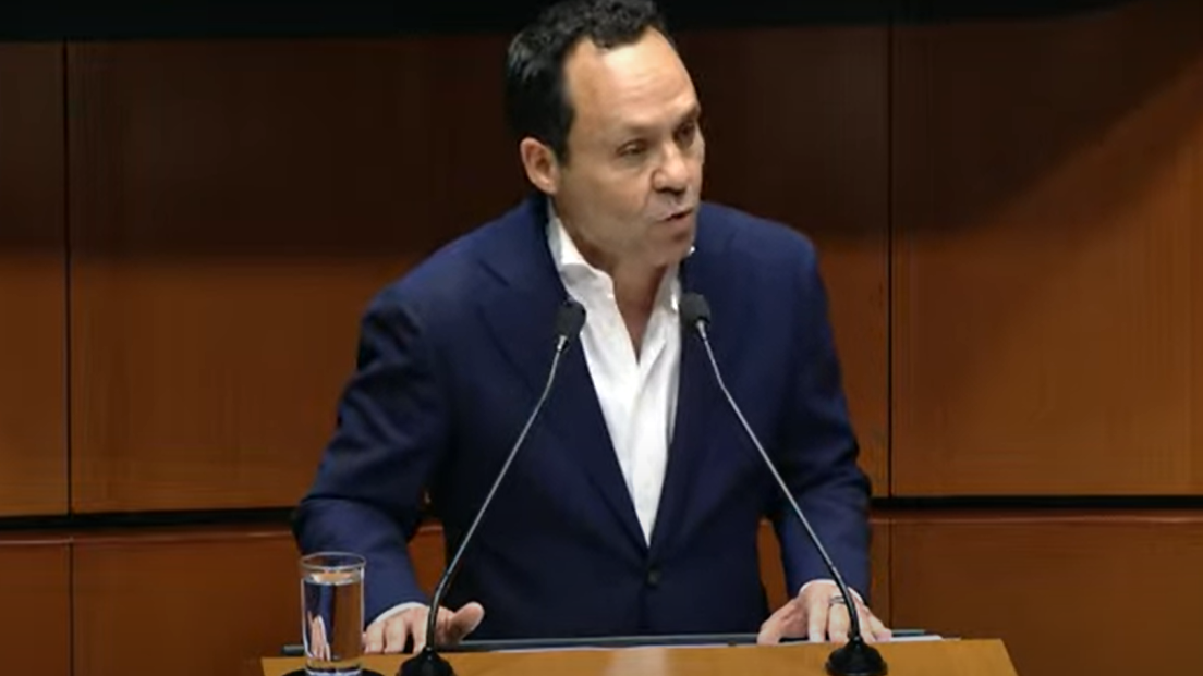 José Clemente Castañeda sube a la Tribuna José Clemente Castañeda sube a la Tribuna