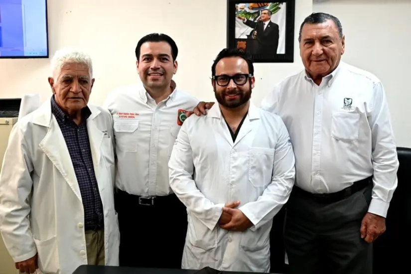 Equipo médico y autoridades hospitalarias involucradas. Foto: Axel Hassel