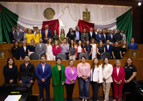 Congreso de Nuevo León entrega reconocimiento al Ballet de Monterrey por su 35 aniversario
