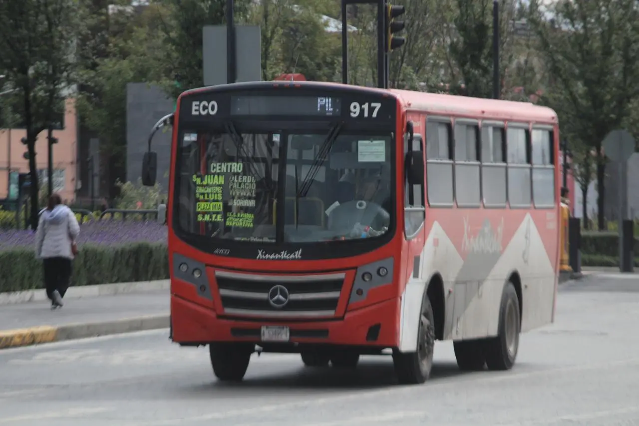 El sector exige atención a sus demandas, como aumento de tarifa y control del transporte irregular. Imagen: Alberto Dzib