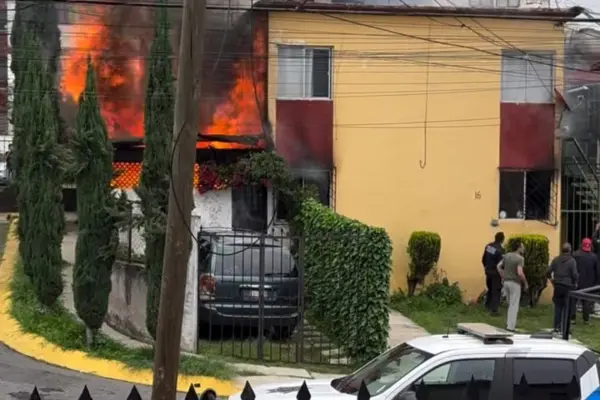 VIDEO | Explosión en Atizapán provoca incendio en vivienda de Villas de la Hacienda