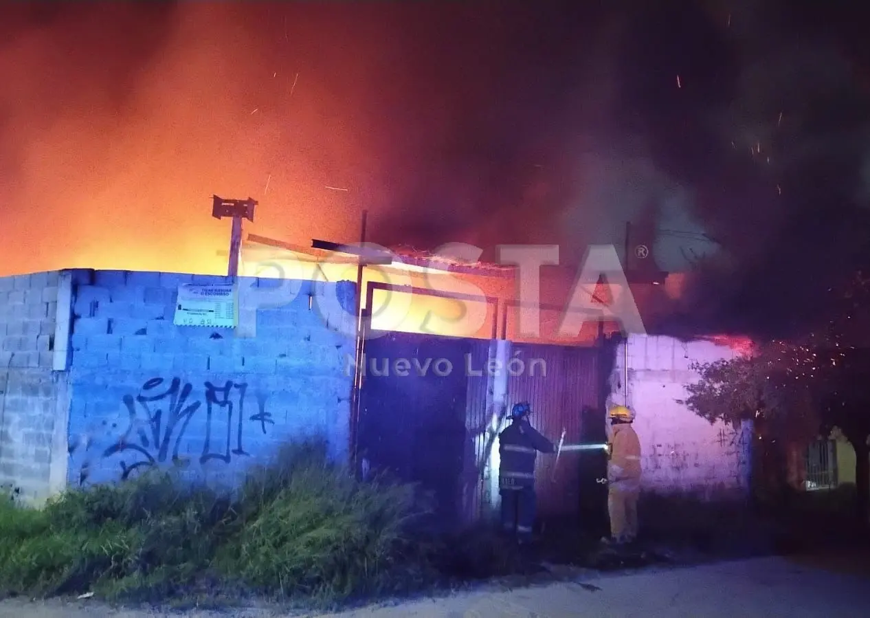 El incendio se registró en un taller mecánico ubicado en la colonia Nuevo León, específicamente en la intersección de las calles Villa de Juárez y Vaquerías. Foto: POSTA.