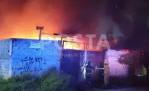 VIDEO | Fuerte incendio en taller de Guadalupe alerta a vecinos y autoridades