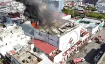 Incendio se reactiva y destroza tienda departamental en Villahermosa, Tabasco | VIDEO