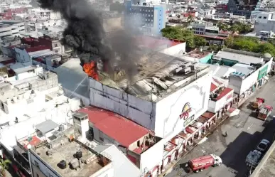 Incendio se reactiva y destroza tienda departamental en Villahermosa, Tabasco | VIDEO
