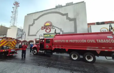 Fuerte incendio consume tienda departamental en Villahermosa, Tabasco | VIDEO