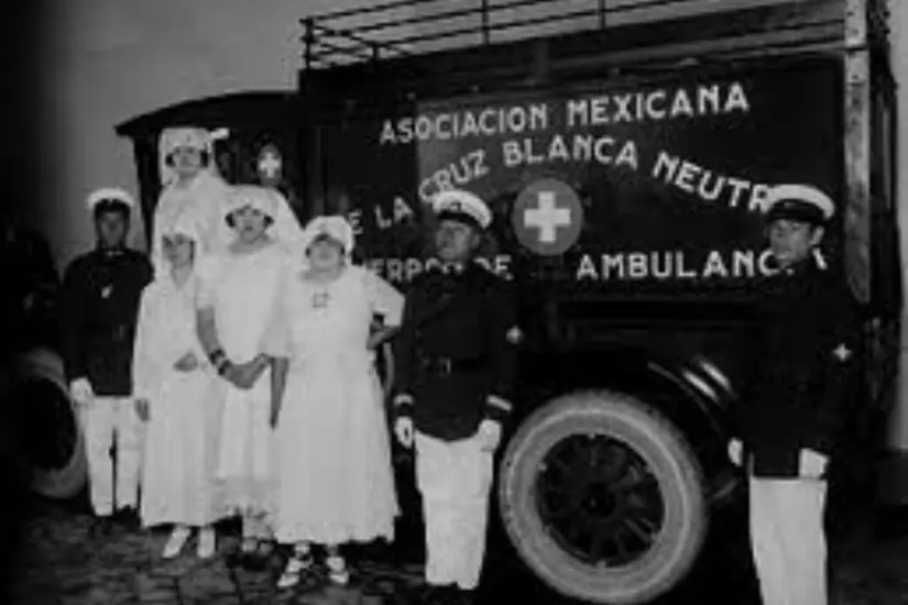 La Cruz Blanca brindaba servicios con ayuda de estudiantes de medicina | Foto: Mediateca INAH
