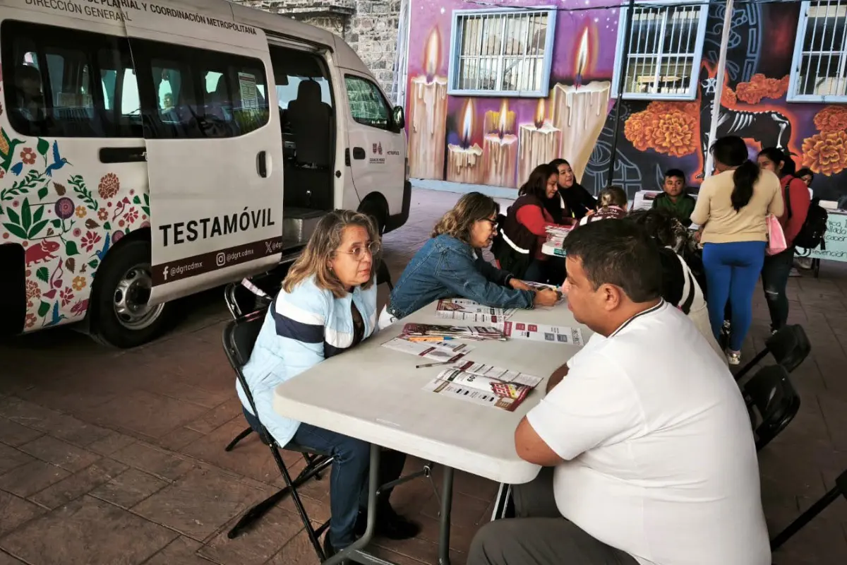 Personas sacando su testamento en CDMX. Foto: X @MetropolisCDMX