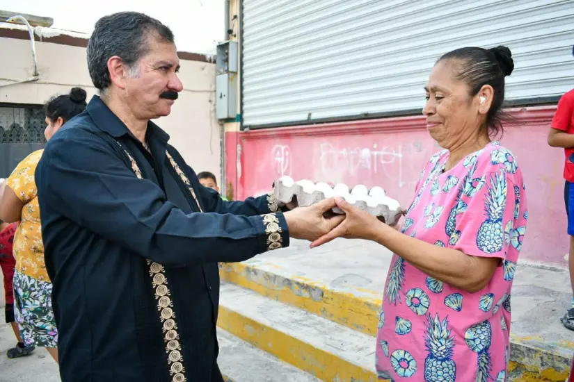El presidente de Río Bravo, apoyando al pueblo | Foto: FB Miguel Angel Almaraz