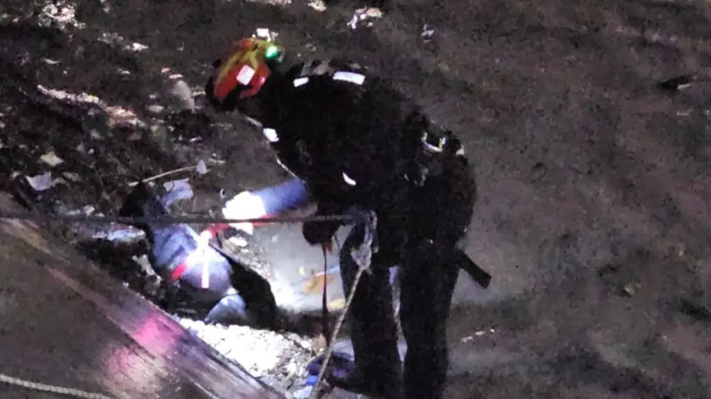 Así fue el rescate de un perro en arroyo El Obispo en San Pedro Garza García