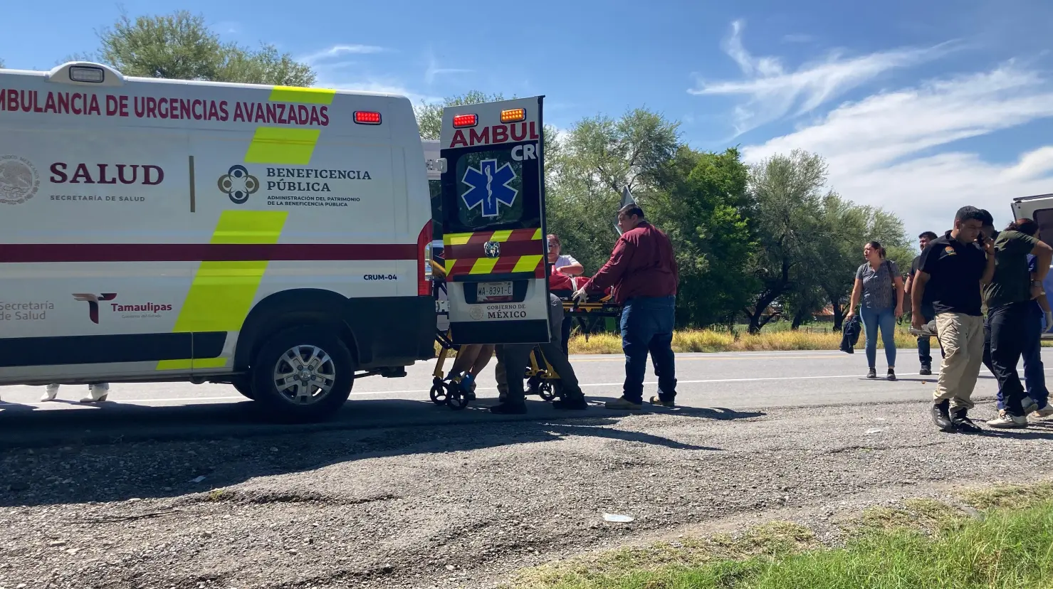 4 trabajadores de COMAPA quedan atrapados en alcantarilla sobre carretera Victoria-Padilla