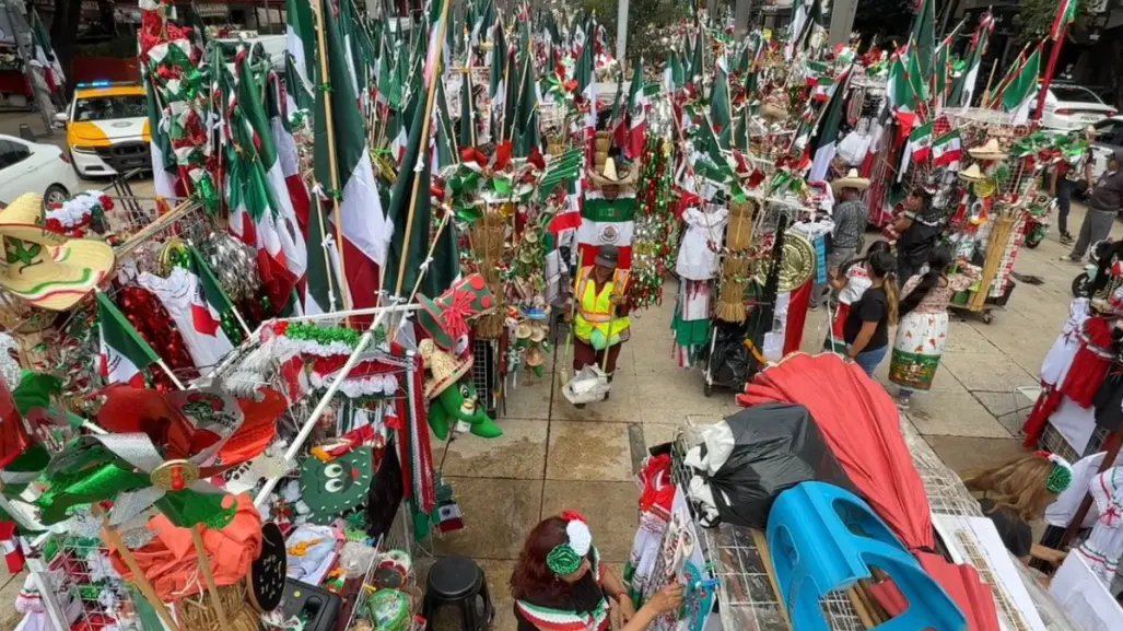 VIDEO | Caravana tricolor llena de vida el Centro Histórico: arranca la venta de artículos patrios en CDMX
