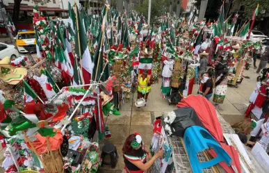 VIDEO | Caravana tricolor llena de vida el Centro Histórico: arranca la venta de artículos patrios en CDMX