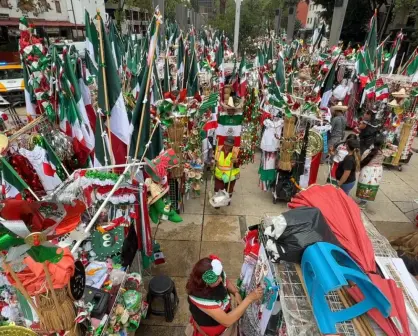 VIDEO | Caravana tricolor llena de vida el Centro Histórico: arranca la venta de artículos patrios en CDMX