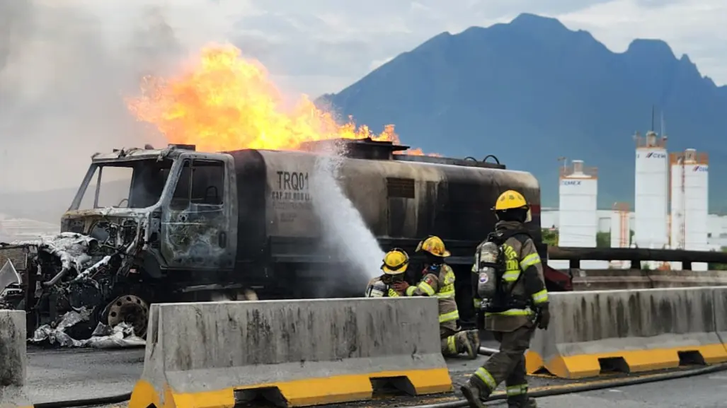 VIDEO I Explota pipa con diésel en Escobedo; hay movilización de autoridades