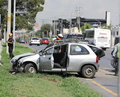 Volcadura deja un lesionado en la carretera Nacional en Monterrey