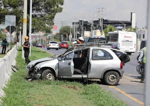 Volcadura deja un lesionado en la carretera Nacional en Monterrey
