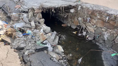 Socavón en Saltillo: Calle Ignacio López Rayón, peligrosa para peatones y tránsito