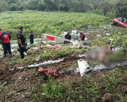 FOTOS | Helicóptero se desploma en Edomex; se reportan dos personas muertas
