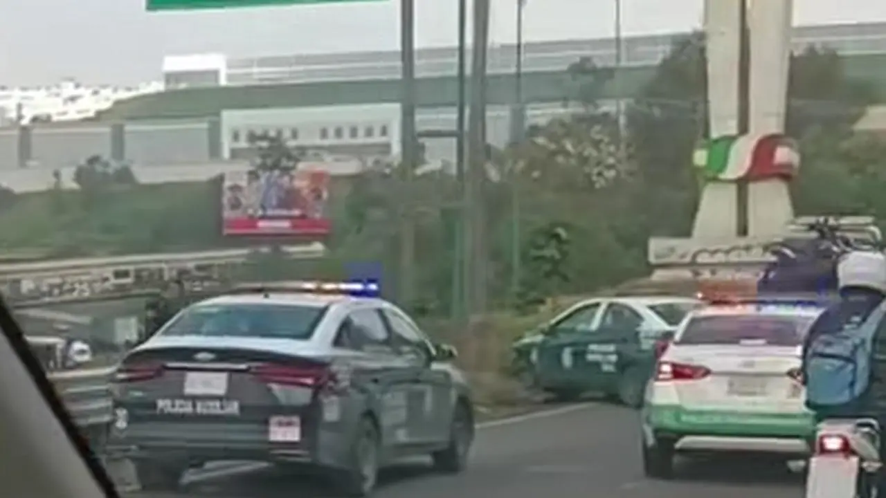 Ataque a vehículo de carga en la México-Querétaro deja custodio lesionado. Foto: Todos Somos Teoloyucan / Noticias Quma y Alrededores