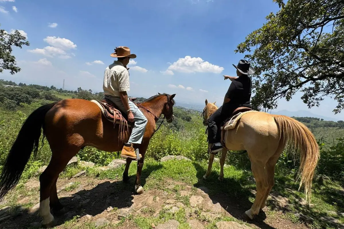 Personas montando a caballo en el Bosque de Nativitas. Foto: Facebook (Bosque de Nativitas)