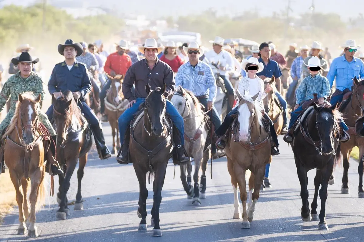 El municipio de Salinas Victoria se vistió de fiesta con el arranque oficial de las Fiestas Patronales. Foto: Raúl Cantú