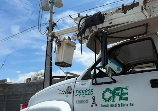 Atiende Raúl Cantú reportes por apagón en Salinas Victoria junto a la CFE