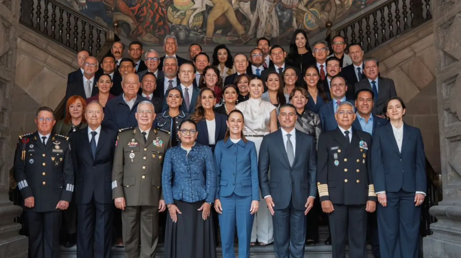 La presidenta Claudia Sheinbaum y miembros de su gabinete junto a los gobernadores y gobernadoras de México. (Fotografía: Claudia Sheinbaum)