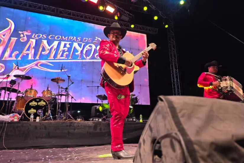 Llera ya anunció el grupo que amenizará sus festejos patrios. Foto: Los Compas de los Alameños. 
