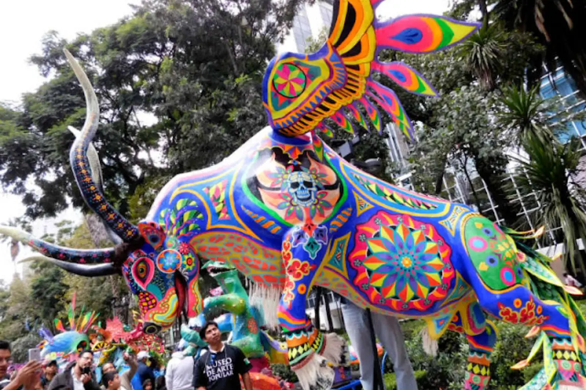 Desfile de Alebrijes en CDMX. Foto: Caminando por la ciudad | Canva