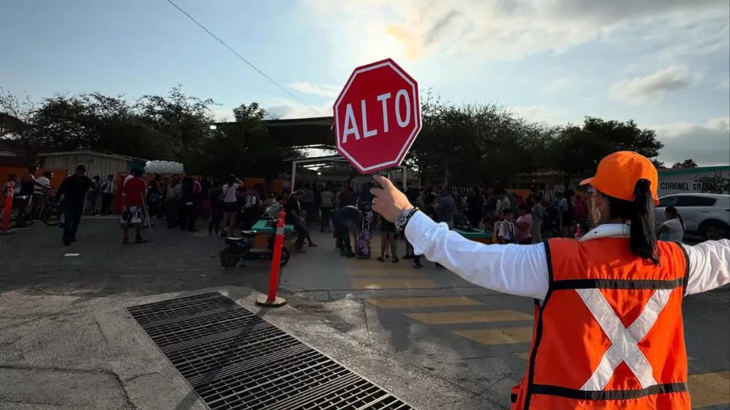 Salinas Victoria refuerza seguridad con auxiliares viales en regreso a clases