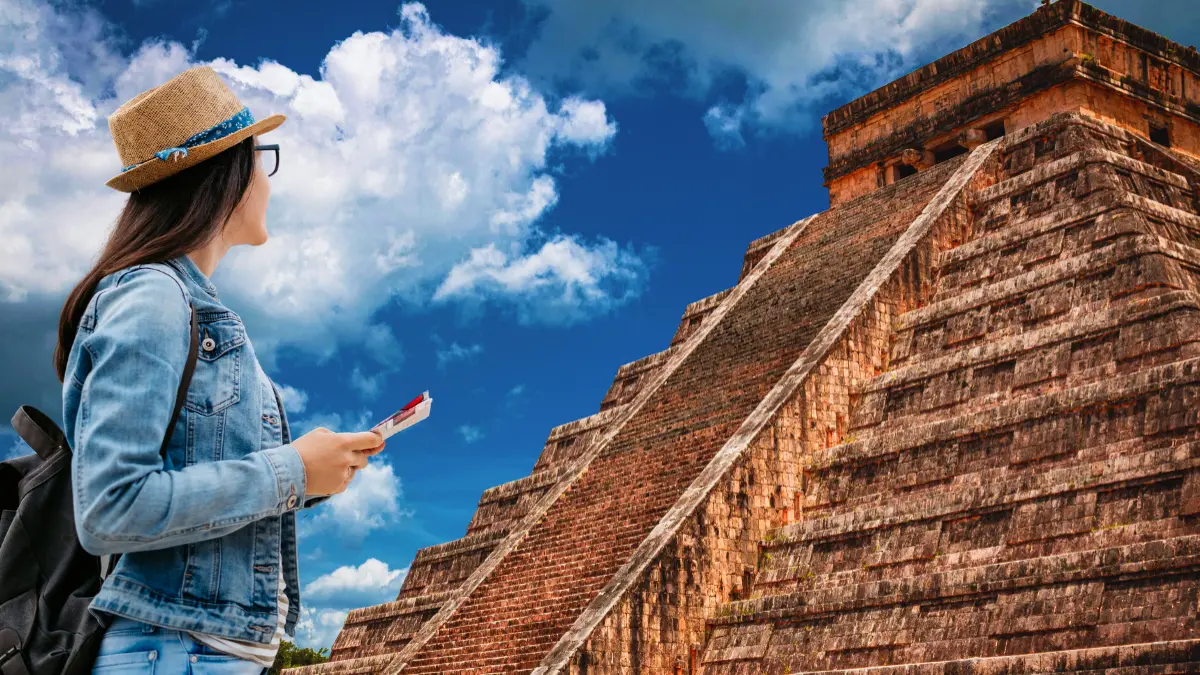 Chichén Itzá es la única zona arqueológica donde se ve el descenso de Kukulcán durante el equinoccio de otoño Foto: Canva/Alexis Lara