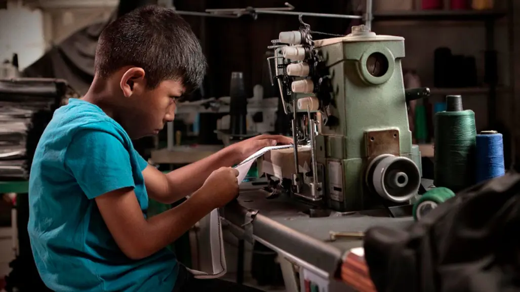 ¿Eres menor de edad y trabajas? Esto es lo que tu jefe debe cumplir, según la LFT